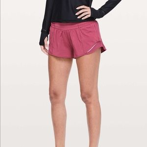 Lululemon Hotty Hot Short II 2.5”